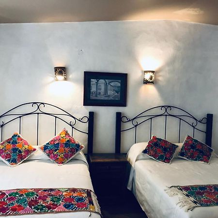 Posada Los Colorines Zinapecuaro ภายนอก รูปภาพ