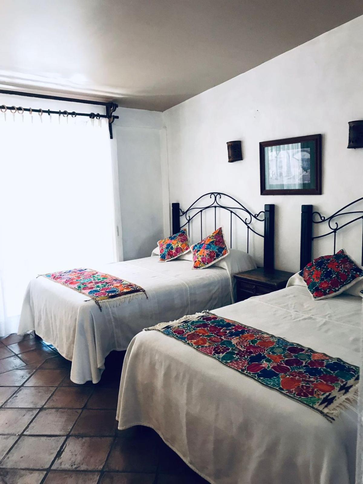 Posada Los Colorines Zinapecuaro ภายนอก รูปภาพ