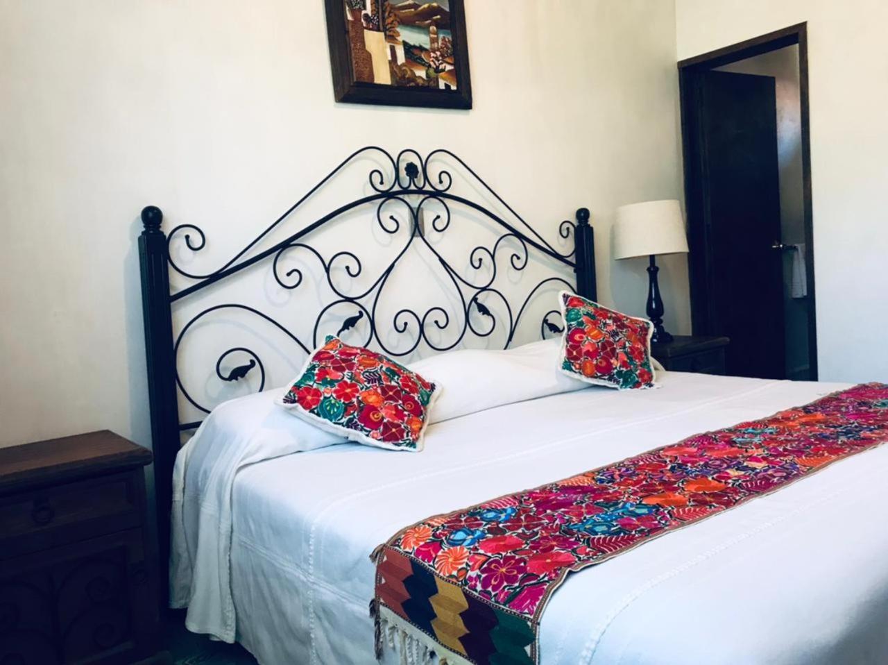 Posada Los Colorines Zinapecuaro ภายนอก รูปภาพ